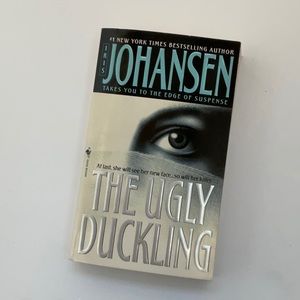 The Ugly Duckling - Iris Johansen - Fiction Book
